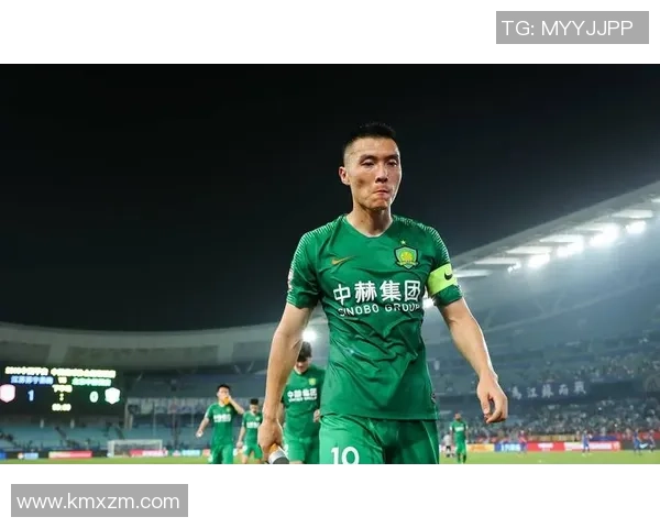 国际足球明星队长的荣耀与责任：领袖风范下的团队精神与竞技魅力